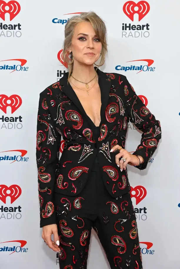 https://infotopbio.com/wp-content/uploads/2025/03/Hilarie-Burton-Net-Worth-Age-Height-Weight-Career-And-Full-Bio-3.webp