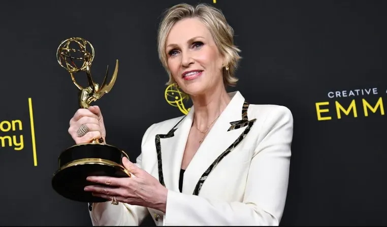Jane Lynch Net Worth, Age, Height, Weight, Career And Full Bio