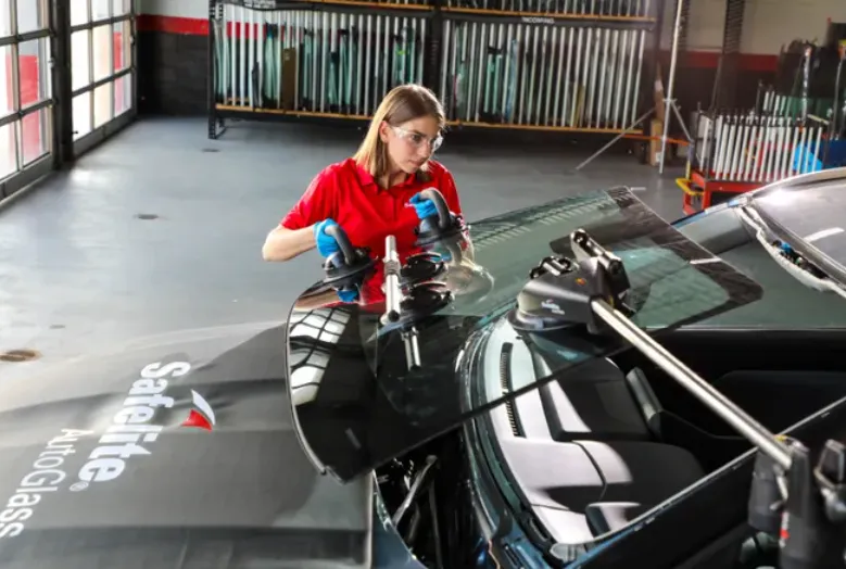 How Small Auto Glass Issues Can Turn Into Big Problems: What Drivers Should Know How Small Auto Glass Issues Can Turn Into Big Problems What Drivers Should Know